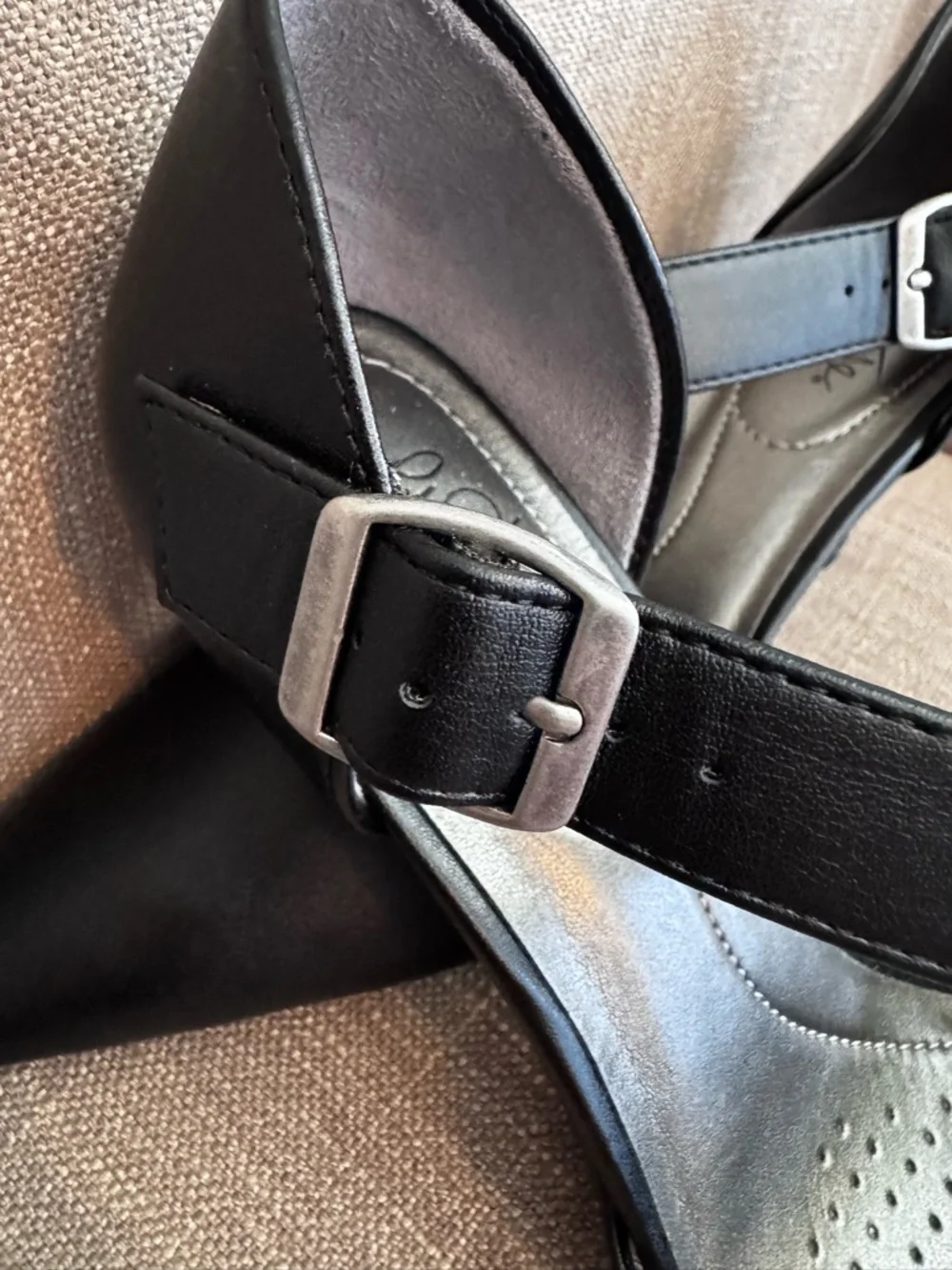 Life Stride Black Pointed-Toe Mary Jane Mid Heel Size 7 - Picture 2 of 7